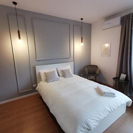 On The River Ultra Central Suites Bucureşti Exterior foto