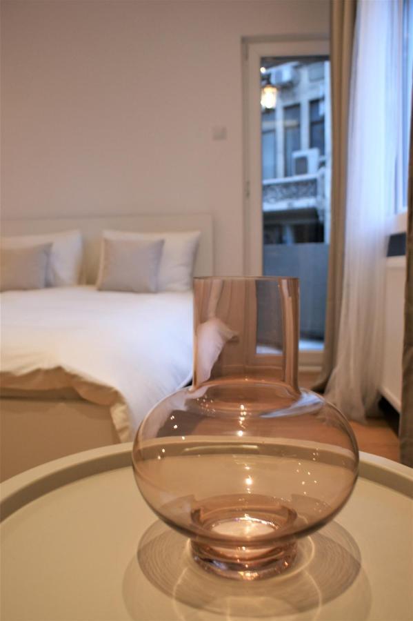 On The River Ultra Central Suites Bucureşti Exterior foto