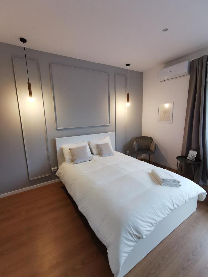 On The River Ultra Central Suites Bucureşti Exterior foto