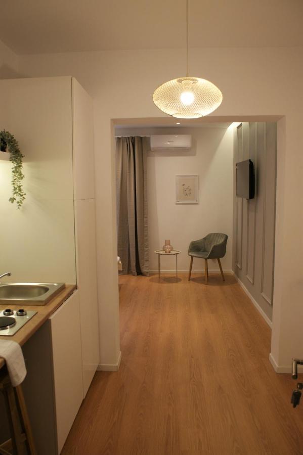 On The River Ultra Central Suites Bucureşti Exterior foto