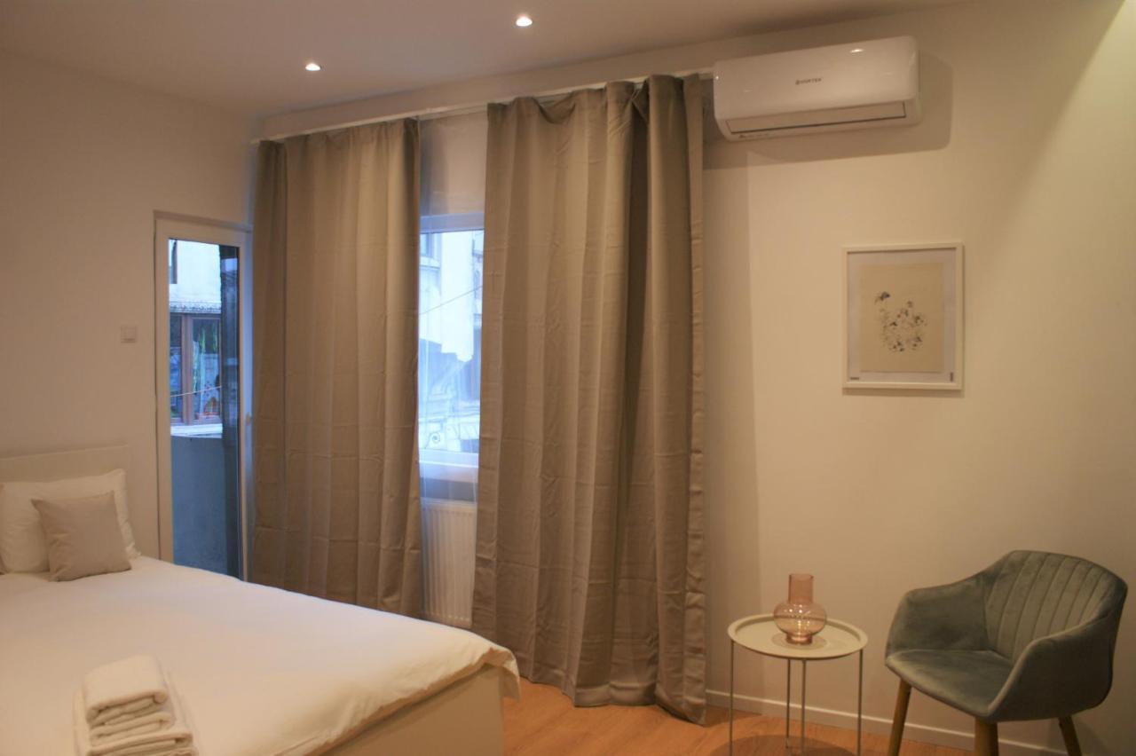 On The River Ultra Central Suites Bucureşti Exterior foto