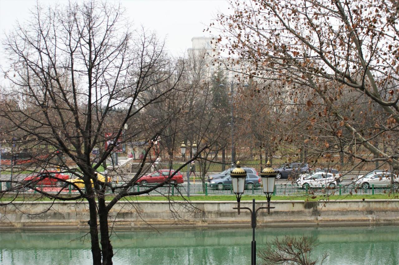 On The River Ultra Central Suites Bucureşti Exterior foto