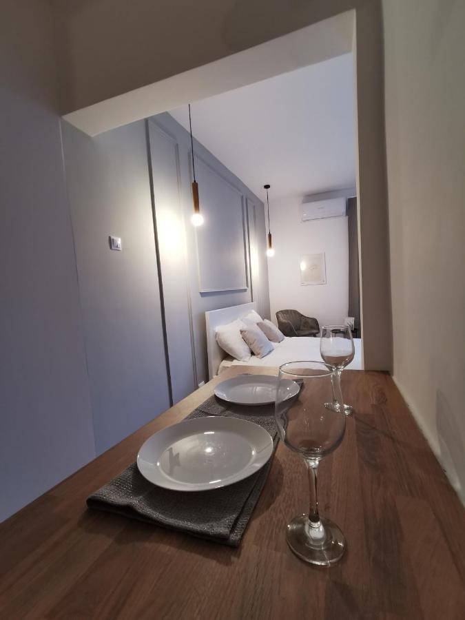 On The River Ultra Central Suites Bucureşti Exterior foto