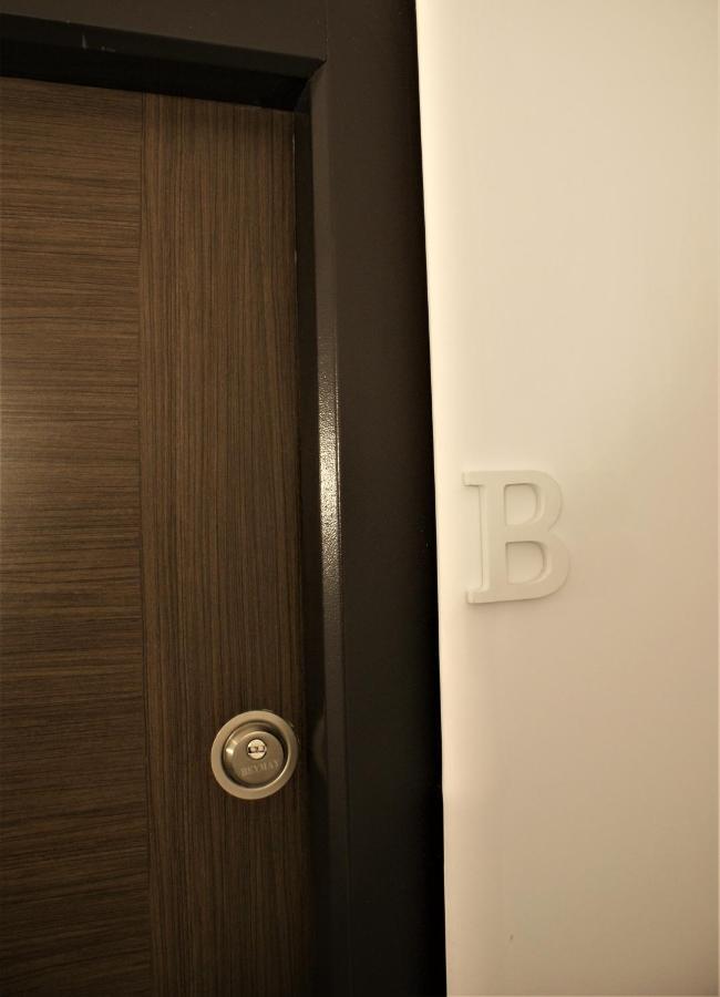 On The River Ultra Central Suites Bucureşti Exterior foto