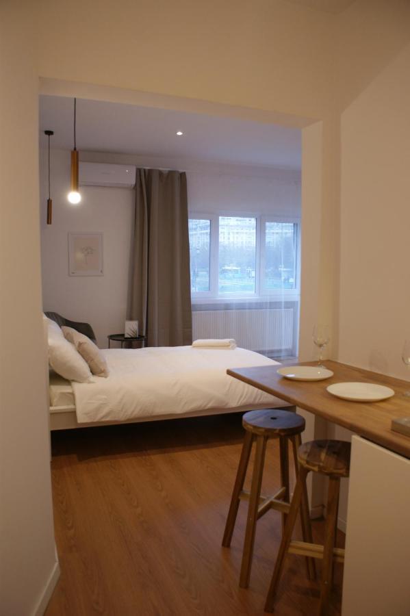On The River Ultra Central Suites Bucureşti Exterior foto