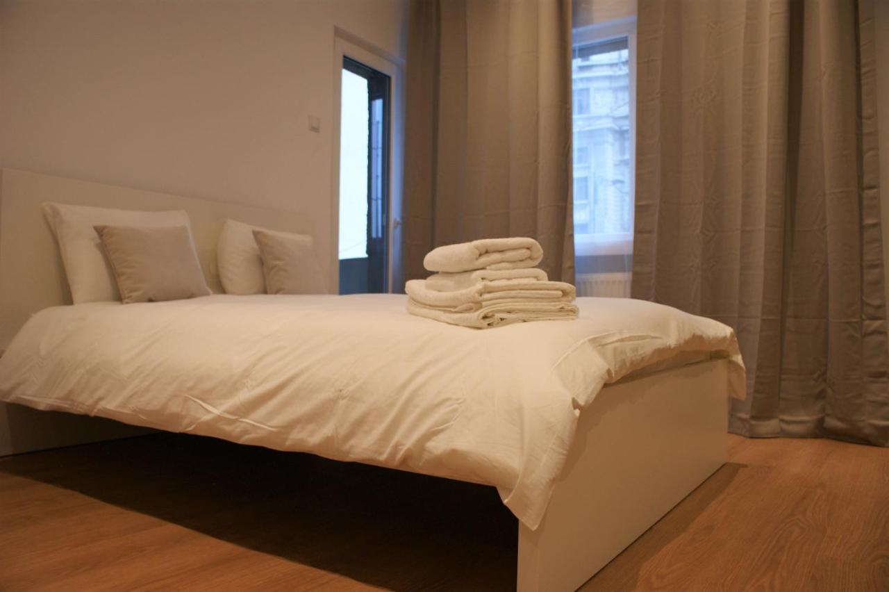 On The River Ultra Central Suites Bucureşti Exterior foto
