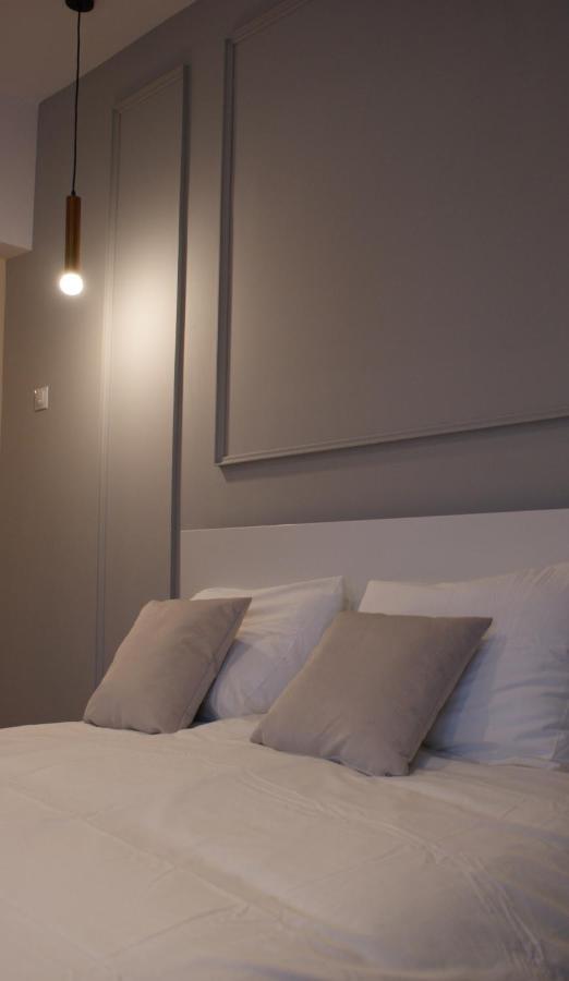 On The River Ultra Central Suites Bucureşti Exterior foto