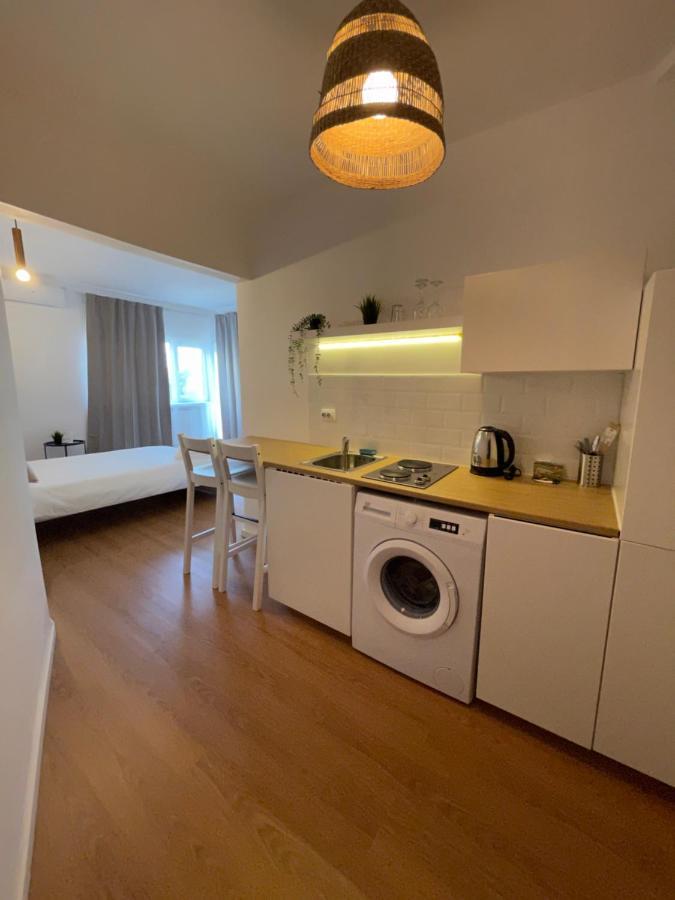 On The River Ultra Central Suites Bucureşti Exterior foto