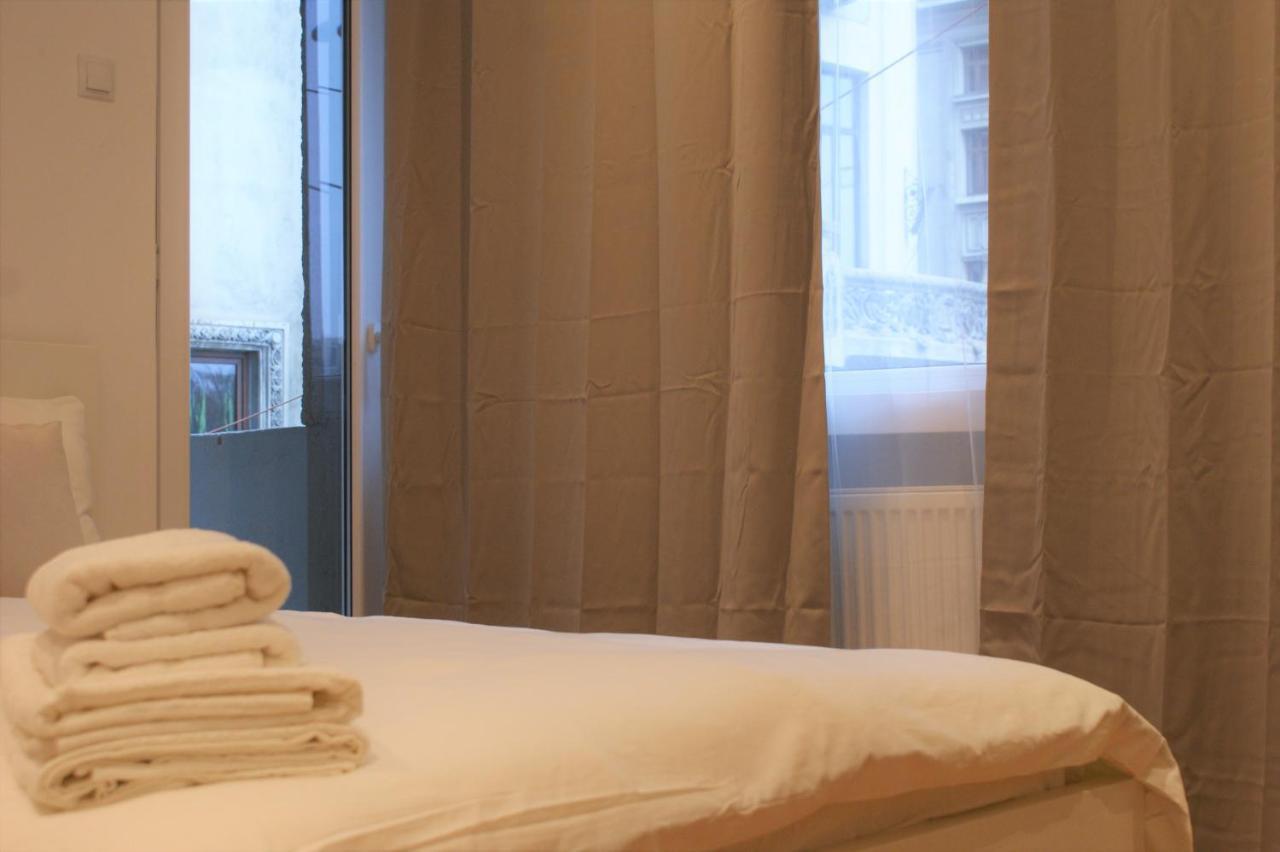 On The River Ultra Central Suites Bucureşti Exterior foto