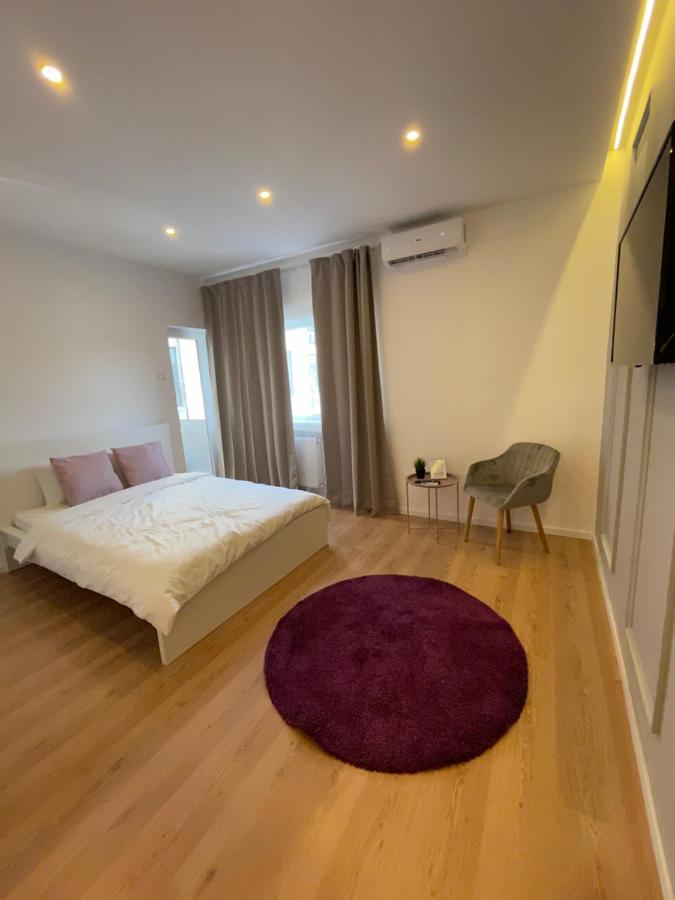 On The River Ultra Central Suites Bucureşti Exterior foto