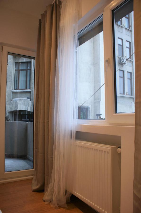 On The River Ultra Central Suites Bucureşti Exterior foto