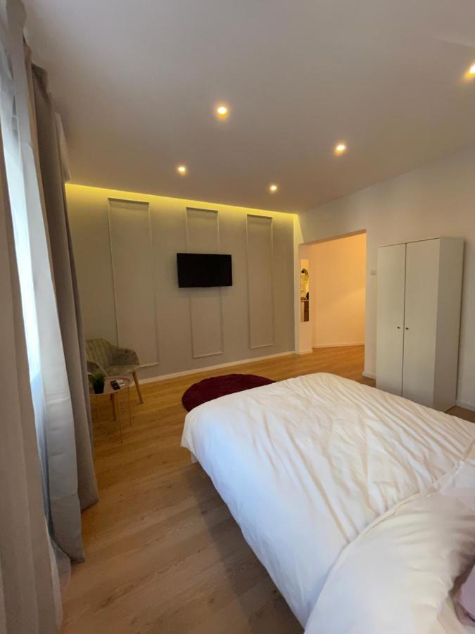 On The River Ultra Central Suites Bucureşti Exterior foto